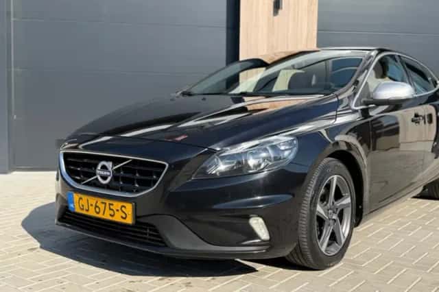 Volvo V40 (2015) thumbnail 3
