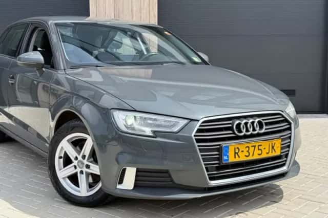 Audi A3 (2017) thumbnail 2