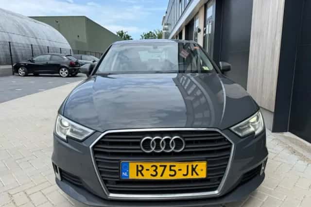 Audi A3 (2017) thumbnail 3