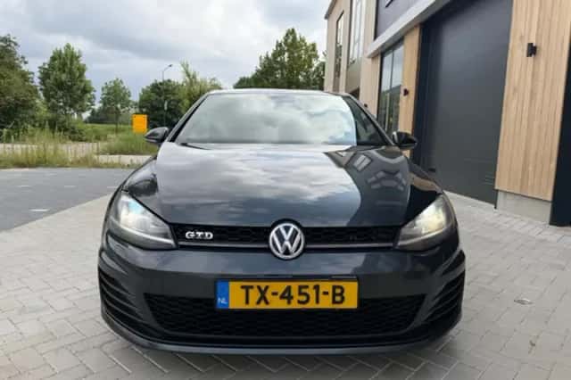 Volkswagen Golf (2014) thumbnail 2