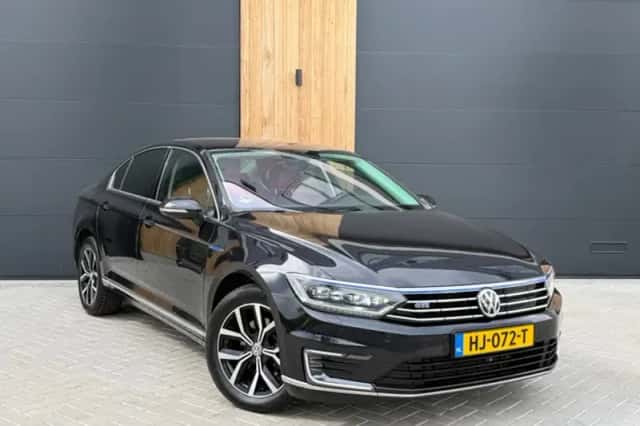 Volkswagen Passat (2015) thumbnail 1
