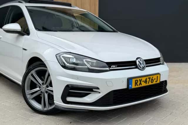 Volkswagen Golf (2018) thumbnail 2