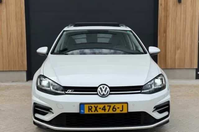 Volkswagen Golf (2018) thumbnail 3