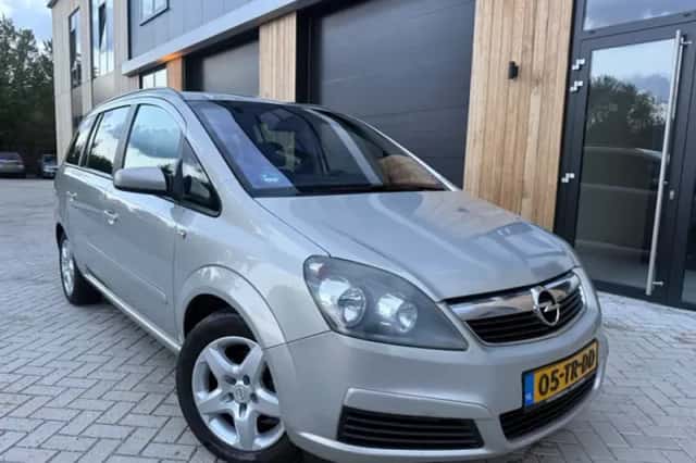Opel Zafira (2006) thumbnail 2