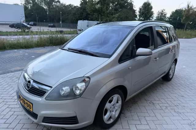 Opel Zafira (2006) thumbnail 4