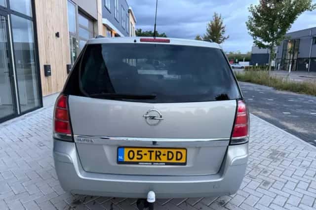 Opel Zafira (2006) thumbnail 6