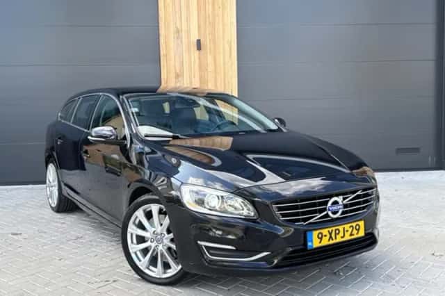 Volvo V60 (2014) thumbnail 1