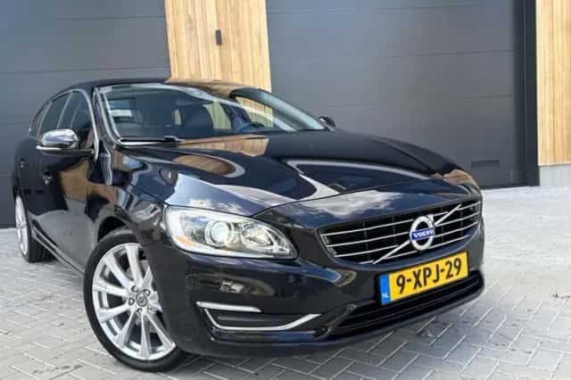 Volvo V60 (2014) thumbnail 2