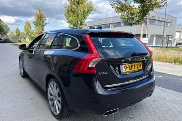 Volvo V60 (2014) thumbnail 5
