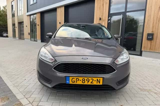 Ford Focus (2015) thumbnail 2