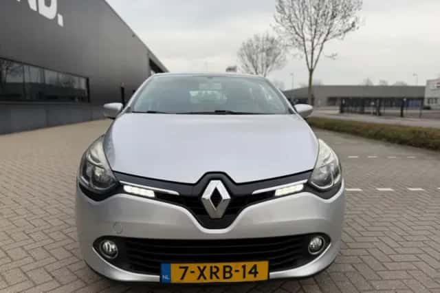 Renault Clio (2013) thumbnail 2
