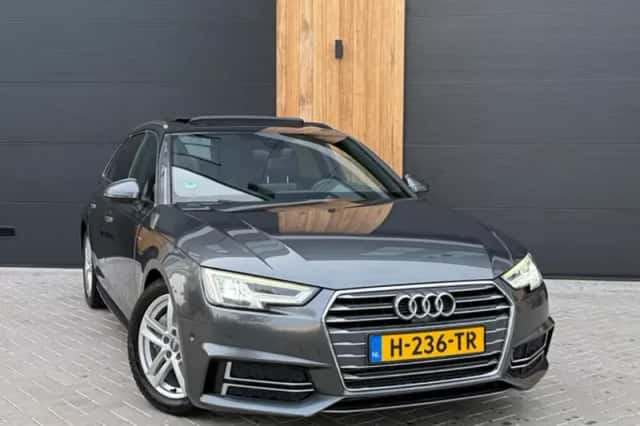 Audi A4 (2016) thumbnail 2