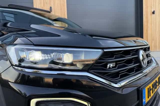 Volkswagen T-Roc (2019) thumbnail 3