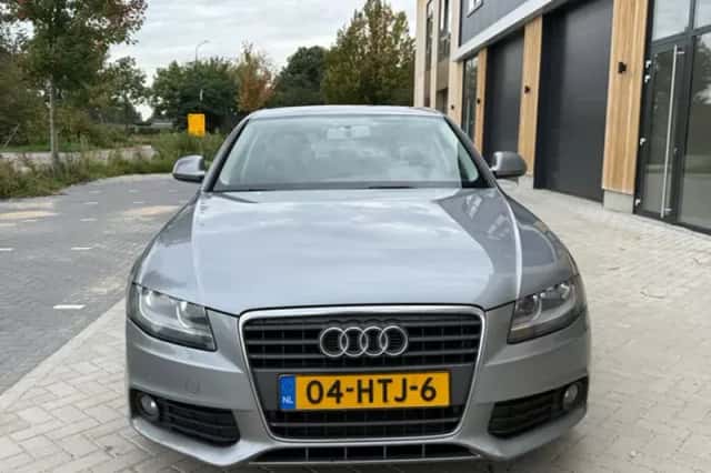 Audi A4 (2009) thumbnail 3