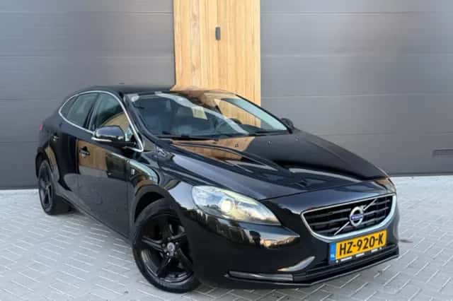 Volvo V40 (2015) thumbnail 1