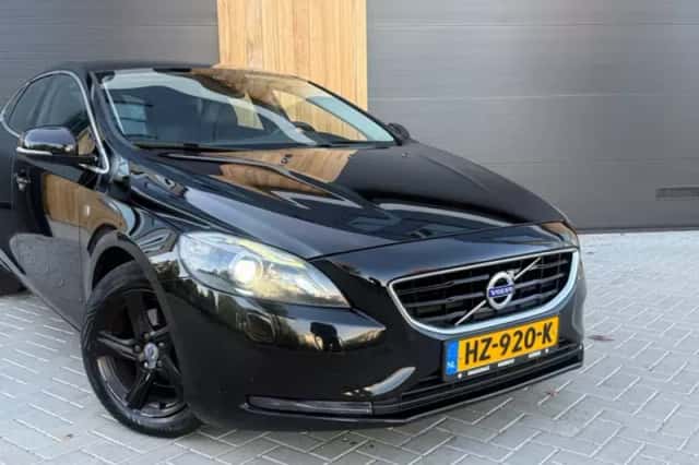 Volvo V40 (2015) thumbnail 2