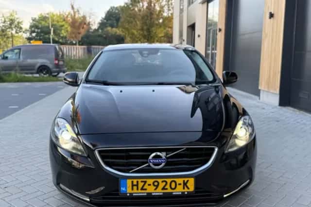 Volvo V40 (2015) thumbnail 3