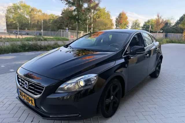 Volvo V40 (2015) thumbnail 4