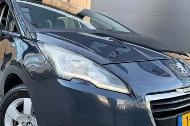 Peugeot 5008 (2014) thumbnail 2