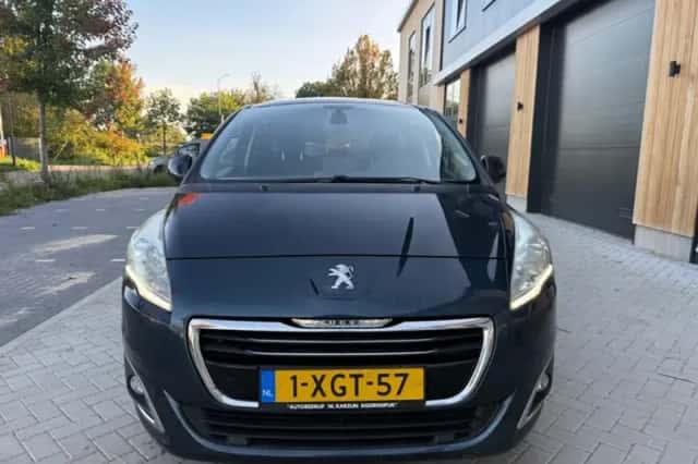 Peugeot 5008 (2014) thumbnail 3