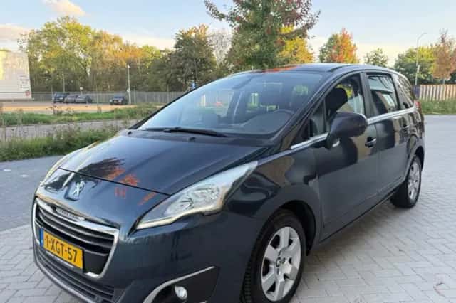 Peugeot 5008 (2014) thumbnail 4