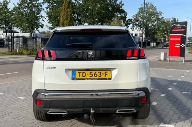 Peugeot 3008 (2018) thumbnail 6
