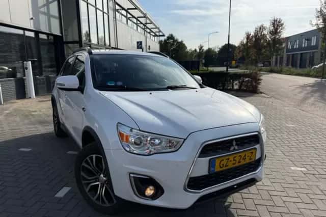 Mitsubishi ASX (2015) thumbnail 1