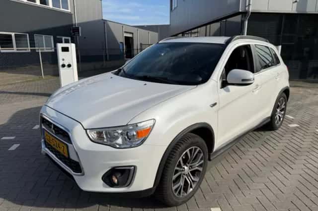 Mitsubishi ASX (2015) thumbnail 3
