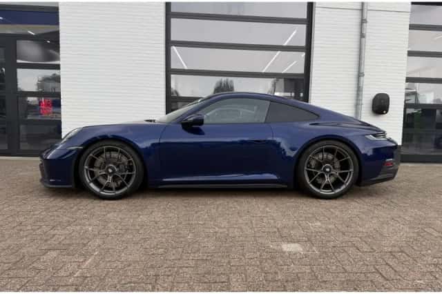 Porsche 911 (2023) thumbnail 3