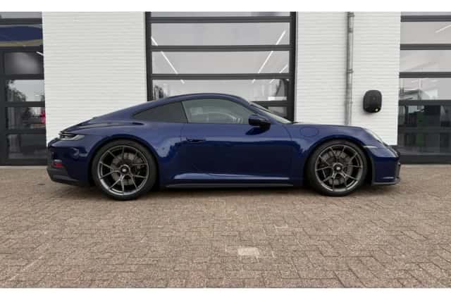 Porsche 911 (2023) thumbnail 4