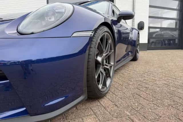 Porsche 911 (2023) thumbnail 6