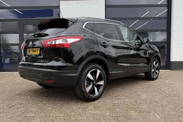 Nissan Qashqai (2017) thumbnail 4