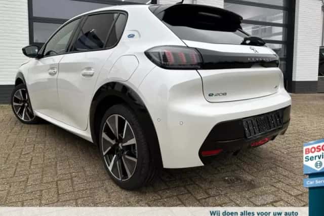 Peugeot e-208 (2022) thumbnail 2