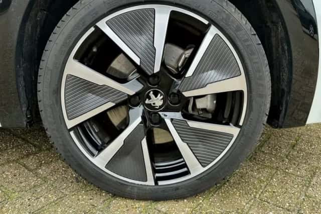 Peugeot e-208 (2022) thumbnail 3