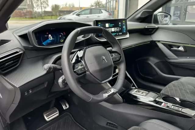 Peugeot e-208 (2022) thumbnail 4
