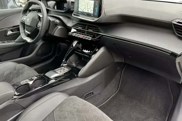 Peugeot e-208 (2022) thumbnail 5