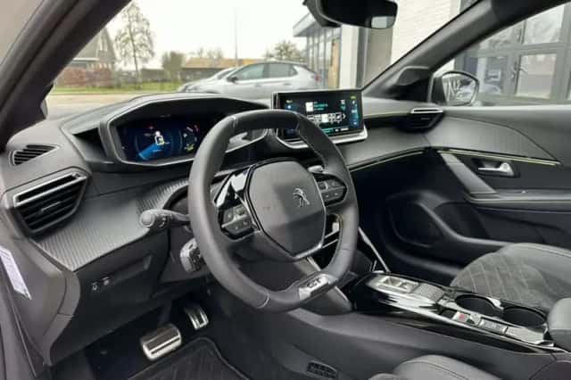 Peugeot e-208 (2022) thumbnail 6