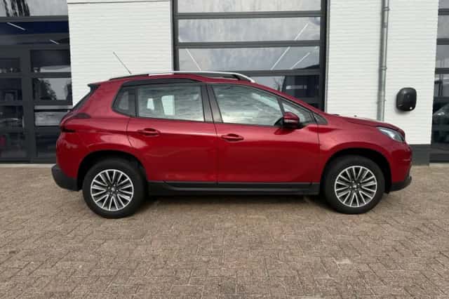 Peugeot 2008 (2018) thumbnail 4