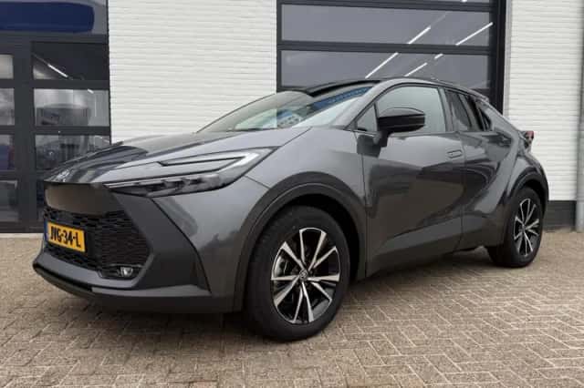 Toyota C-HR (2025) thumbnail 1