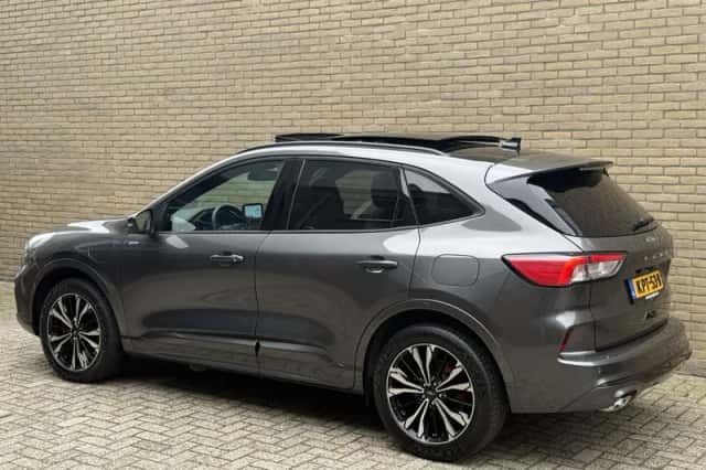 Ford Kuga (2023) thumbnail 2