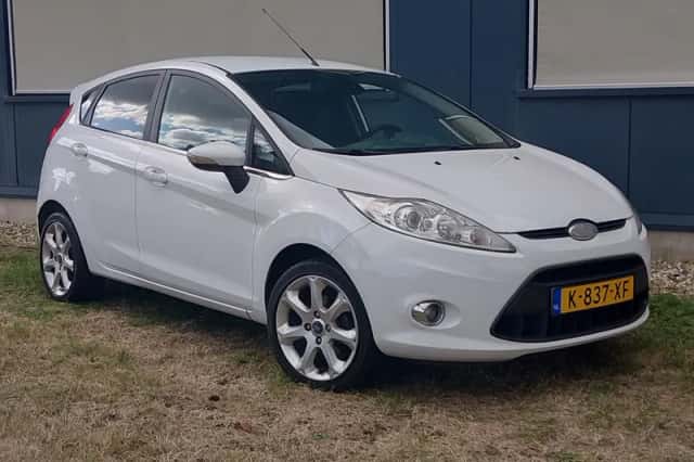 Ford Fiesta (2010) thumbnail 4