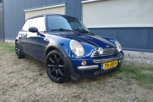 MINI Cooper (2003) thumbnail 4
