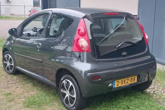 Peugeot 107 (2008) thumbnail 3