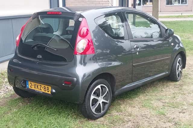 Peugeot 107 (2008) thumbnail 6