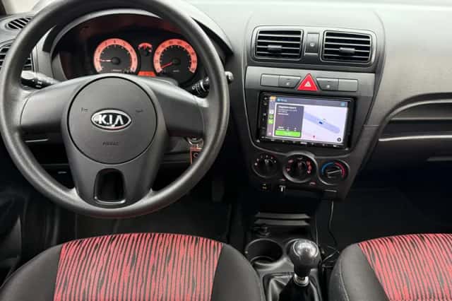 Kia Picanto (2010) thumbnail 2