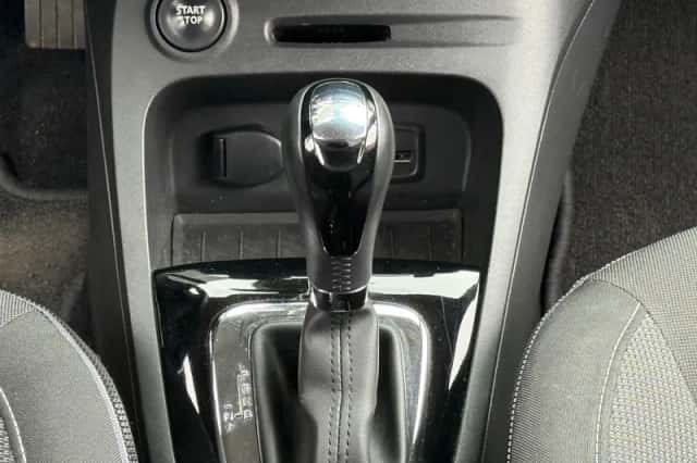 Renault Captur (2015) thumbnail 3