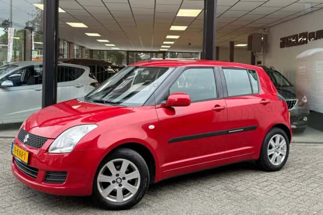 Suzuki Swift (2010) thumbnail 4