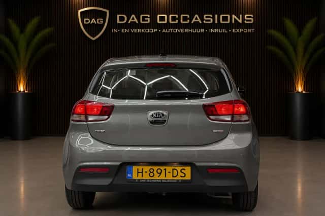 Kia Rio (2020) thumbnail 3