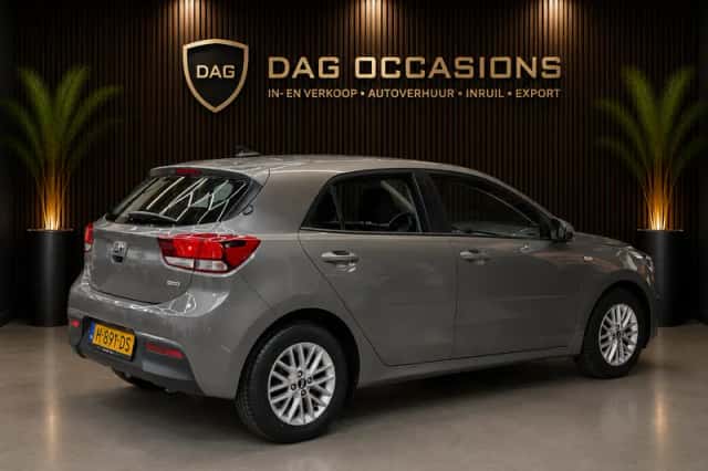 Kia Rio (2020) thumbnail 4