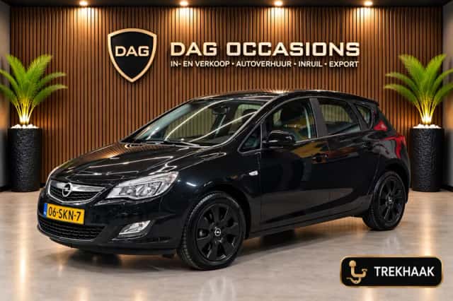 Opel Astra (2011) thumbnail 1